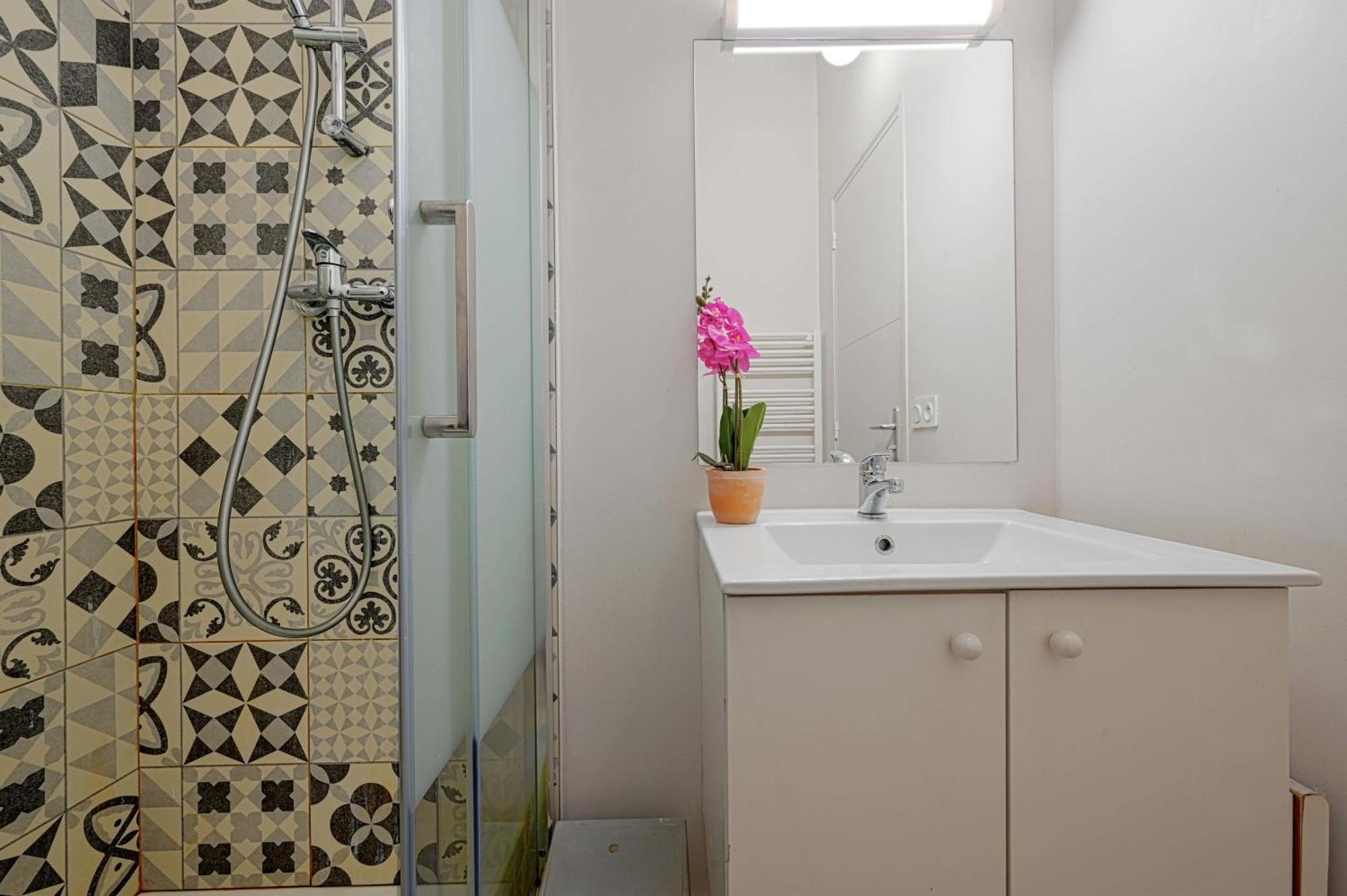 2 Bed Modern Fully Furnish Flat,Close To Buttes Chaumon Park Apartment Paris Luaran gambar