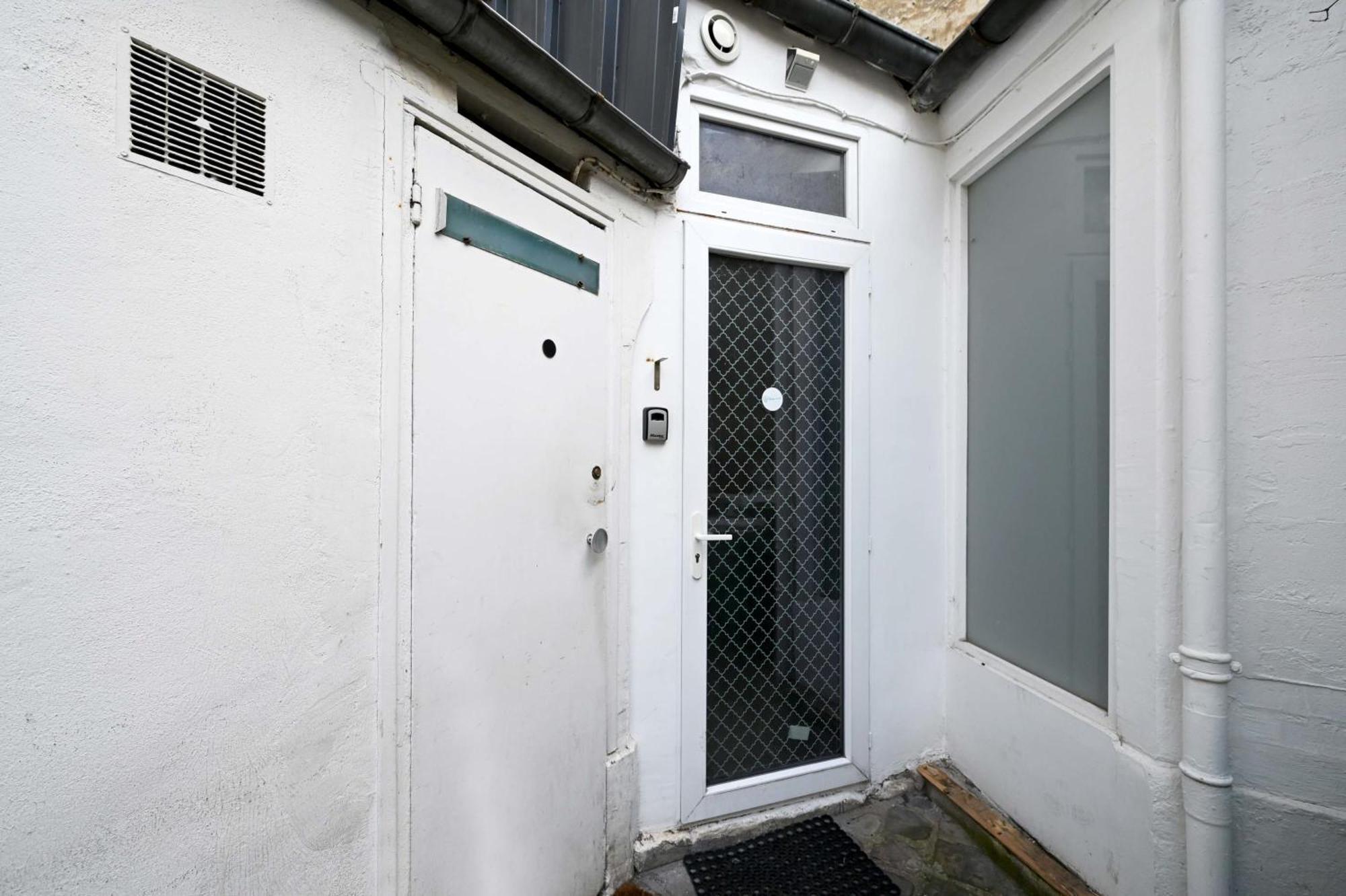 2 Bed Modern Fully Furnish Flat,Close To Buttes Chaumon Park Apartment Paris Luaran gambar